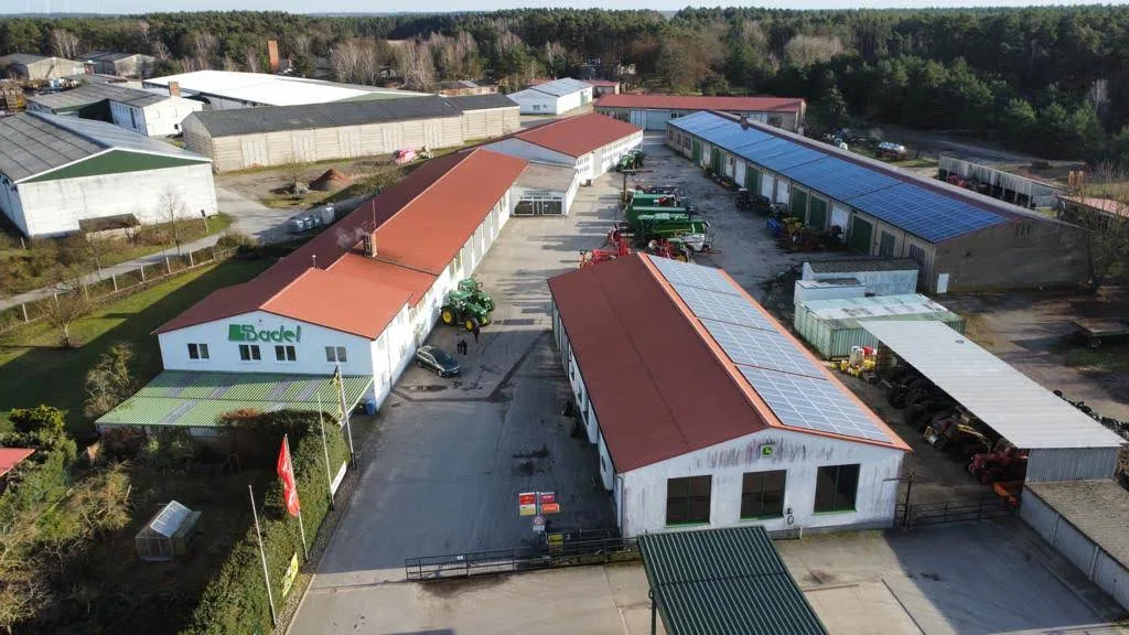 Luftbild des Firmengeländes in Badel